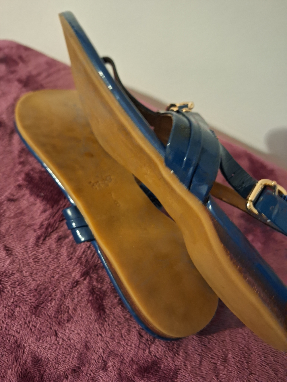 COACH Women's Blue Patent Thong Sandals with Gold Trim - Picture 4 of 10
